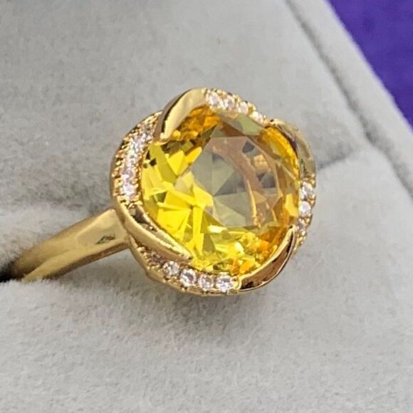 New, no tags. Yellow topaz, intense colour, white diamond accents, real gold - Picture 2 of 16